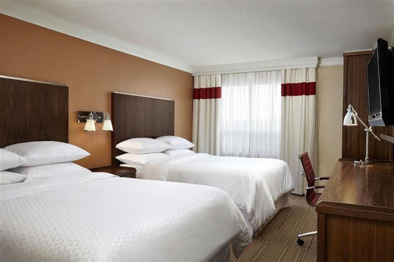 Four Points By Sheraton Kitchener-Waterloo Esterno foto